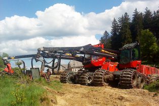 Harvester Valmet 901TX und Harvester Komatsu 931